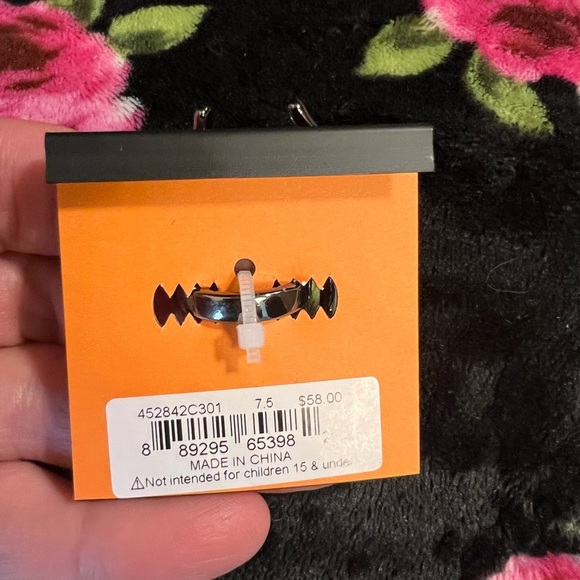 NWT- 🔥🕷️ BETSEY JOHNSON GORGEOUS SPIDER COCKTAIL RING SZ 7.5”🕷️🔥 - Picture 11 of 11